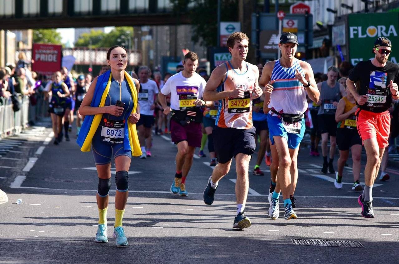Одеситка пробігла лондонський марафон, щоб допомогти Україні (фото) «фото»