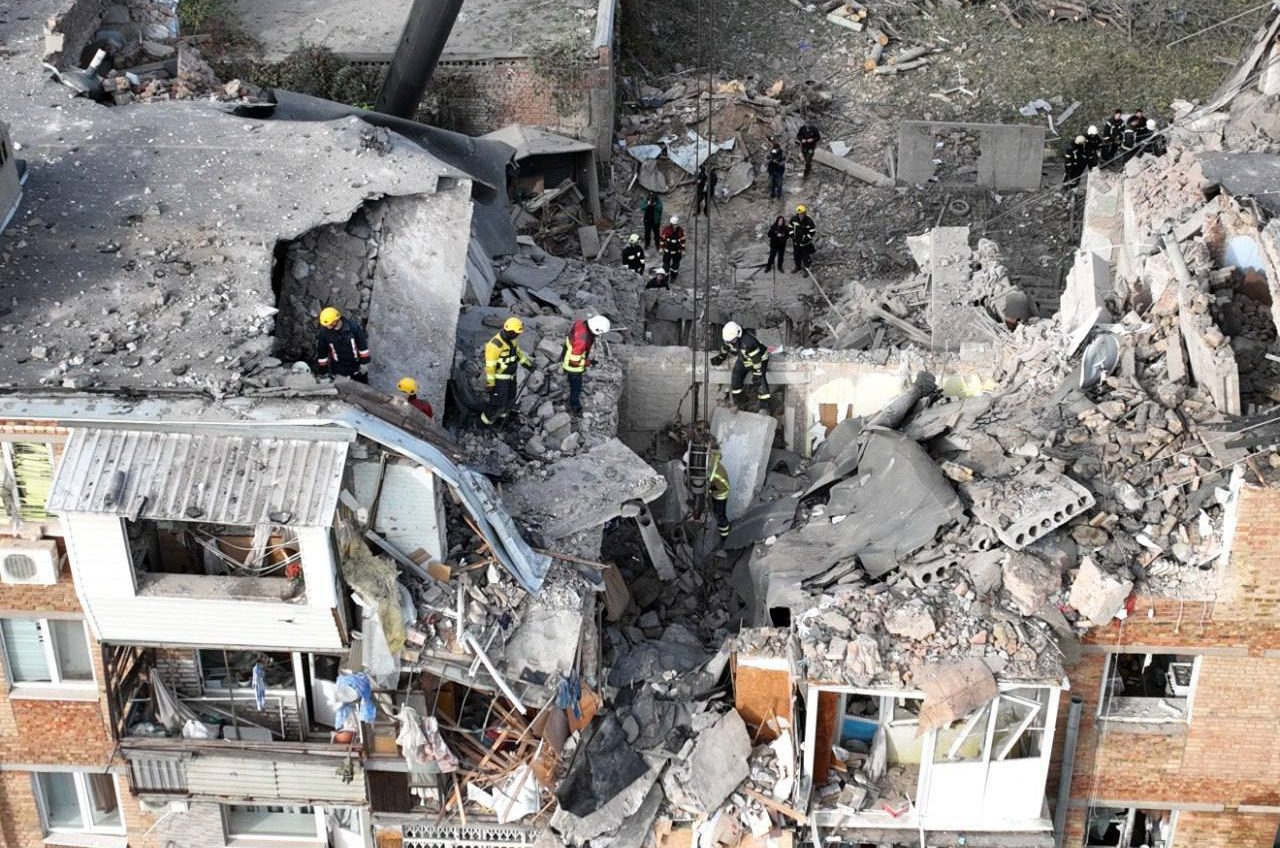 Удар по п’ятиповерхівці в Миколаєві: пошукова операція завершена – шестеро загиблих «фото»