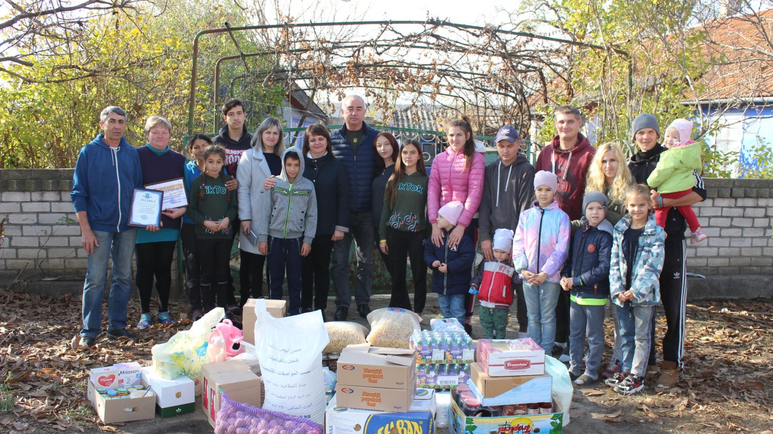 Родина з Одеської області прихистила 18 переселенців з Херсонщини (фото) «фото»
