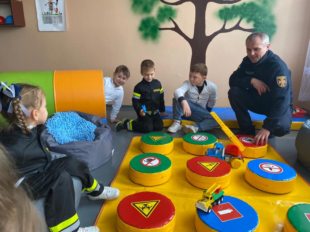 Муляжі мін, аптечки та вогнегасники: класи безпеки відкрили в школах Одеської області «фото»