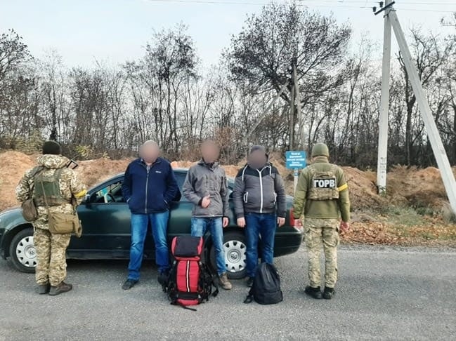 На таксі через кордон: на Одещині затримали групу ухилянтів «фото»