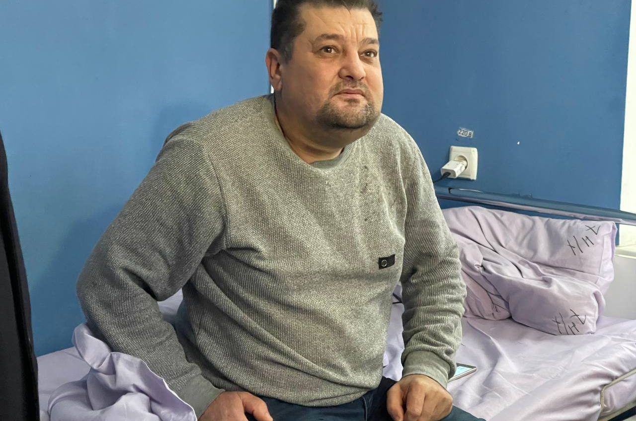 Одеській комунальник не дав грабіжникам забрати генератор з пункту незламності та опинився у лікарні «фото»