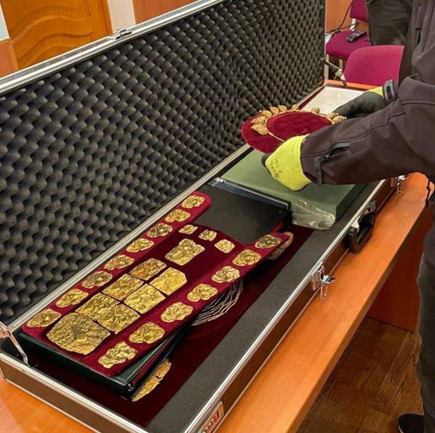 Скіфське золото, колекційні автівки, зброя: що знайшли у посадовців Мотор Січ (фото) «фото»