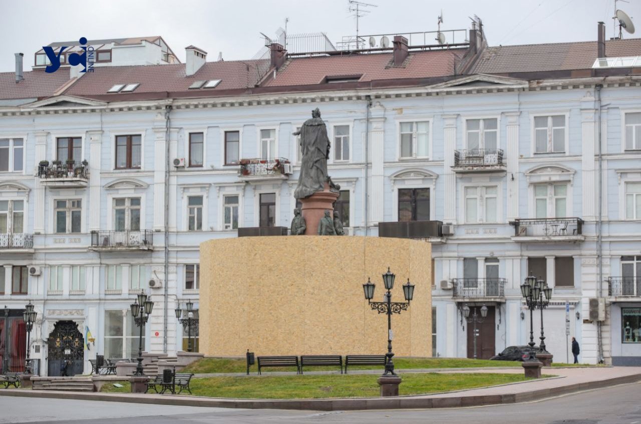 Виконком Одеси підтримав винесення питання про демонтаж пам’ятника Катерині на сесію «фото»