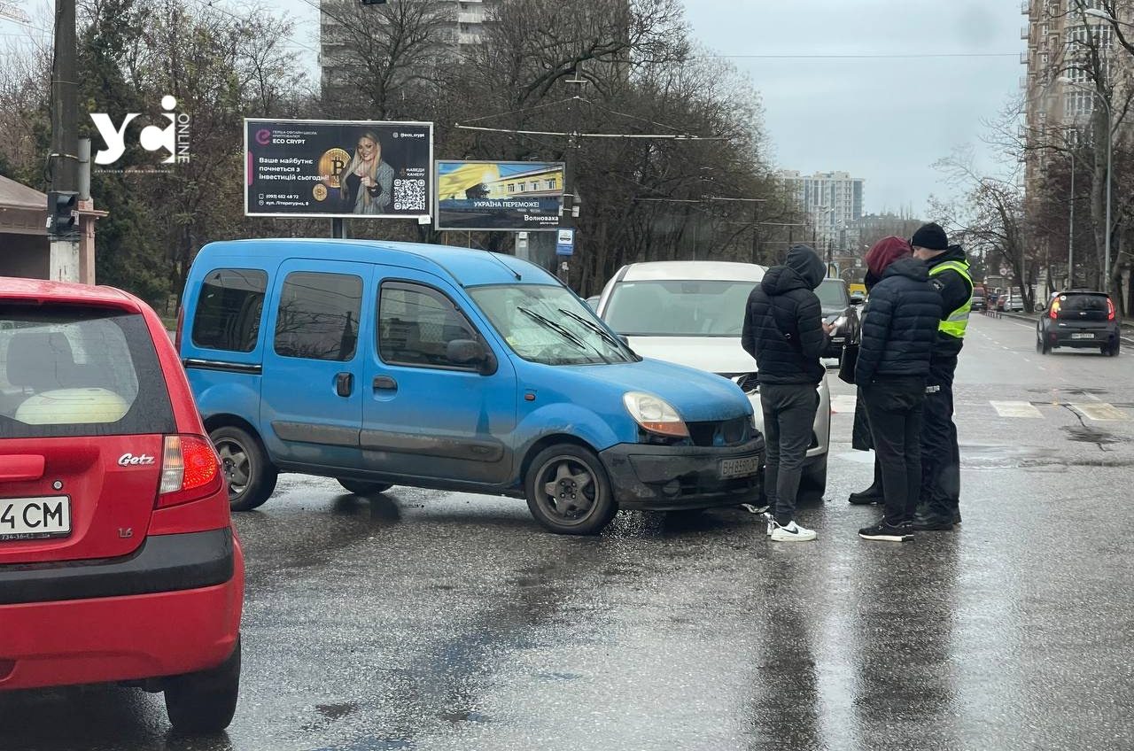 В Одесі сталася аварія через вимкнені світлофори «фото»