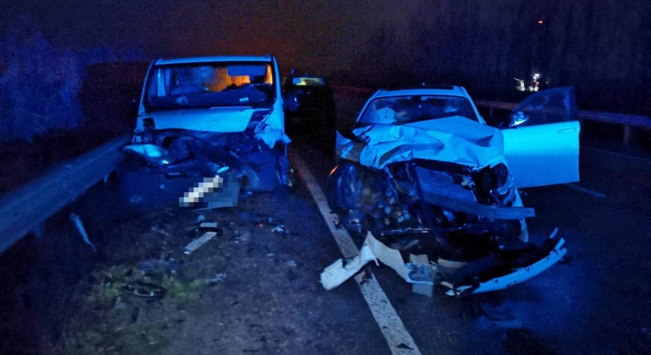 Дві машини розбиті вщент на трасі Одеса-Рені: постраждали чотири людини (фото) «фото»
