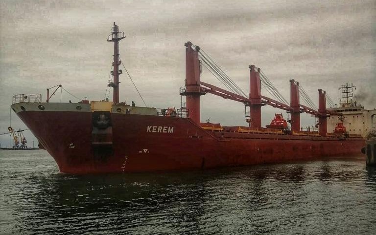 За дві доби з портів Великої Одеси вийшли 4 судна: черга продовжує зростати «фото»