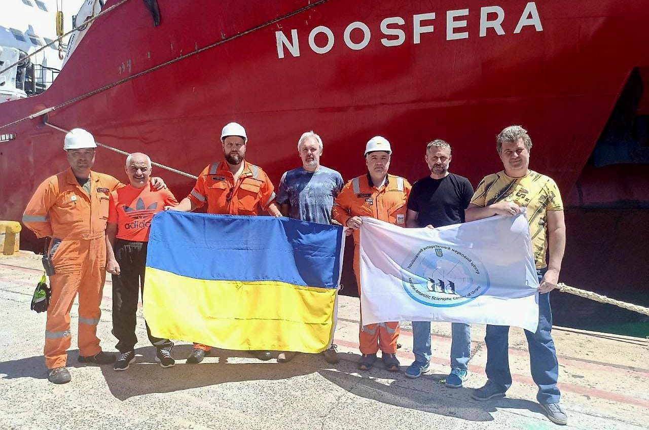 З тризубом на борту: українській криголам «Ноосфера» знову вирушив в Антарктику (фото) «фото»