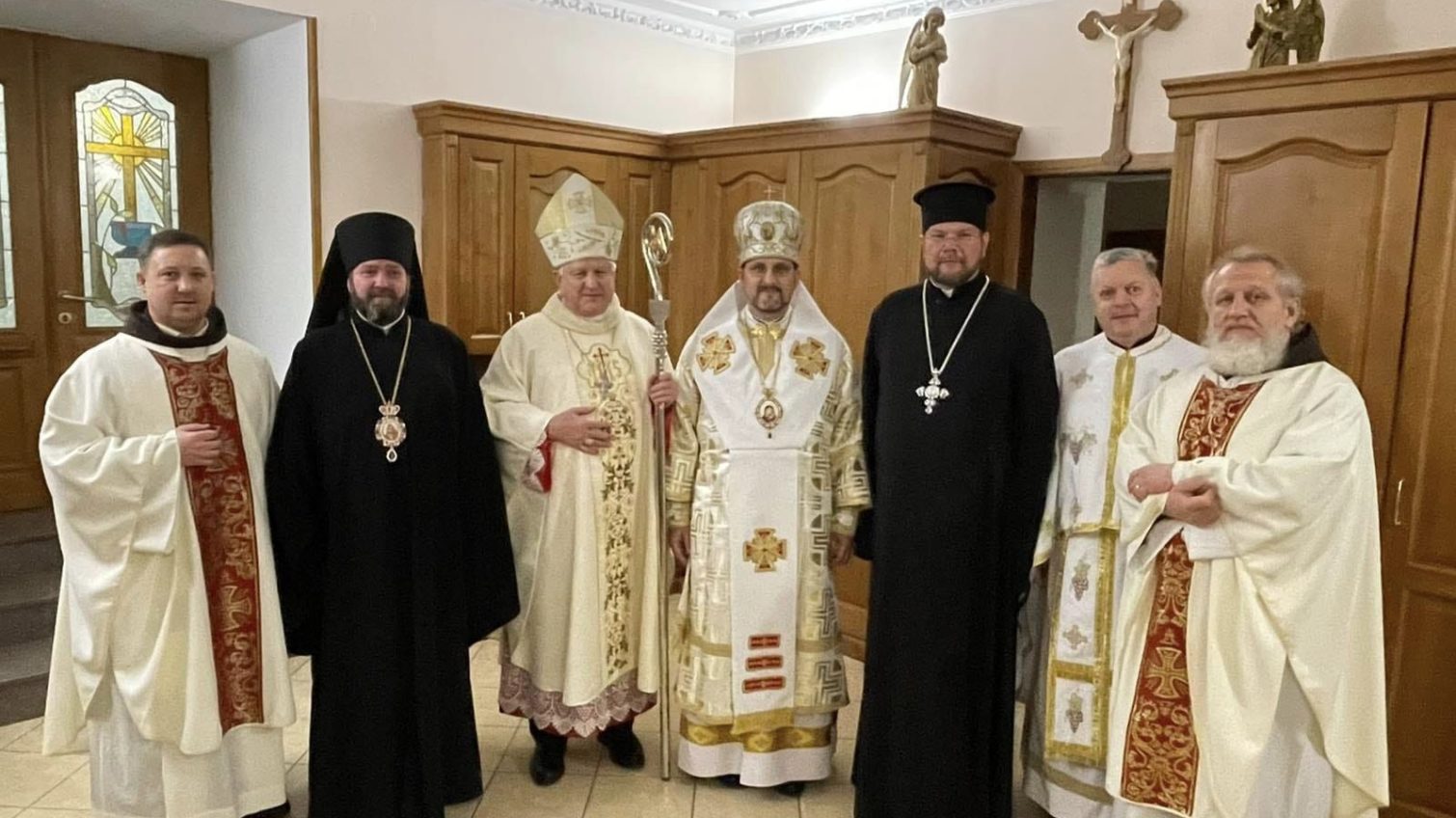 Одеський єпископ ПЦУ відвідав різдвяне богослужіння в католицькому соборі (фото) «фото»