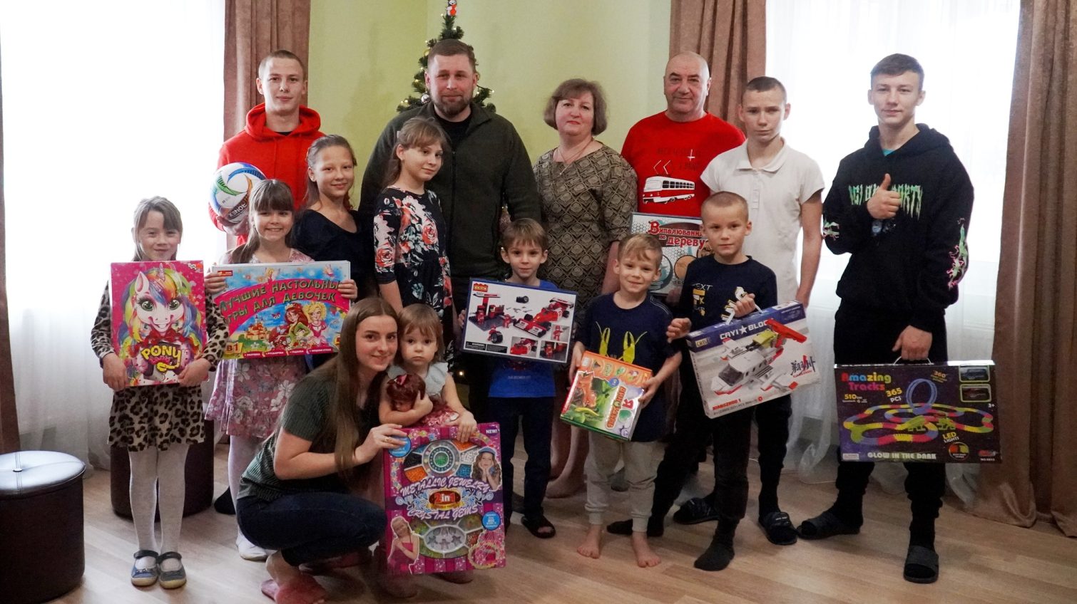 До Нового року представники ОВА відвідають усі дитячі будинки сімейного типу Одещині (фото) usionline.com До Нового року представники ОВА відвідають усі дитячі будинки сімейного типу Одещині (фото) «фото»