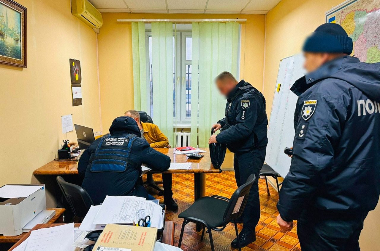 Зброя, гроші, Європол. На Одещині провели другий етап затримання банди, яка працювала і в Молдові (фото, відео) «фото»