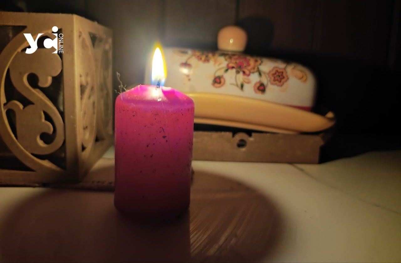 На Одещині господарка залишила свічку на ніч і загинула у пожежі «фото»