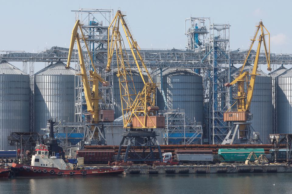 Україна продовжує виконувати зернові угоди: після атак порти завантажують збіжжя «фото»