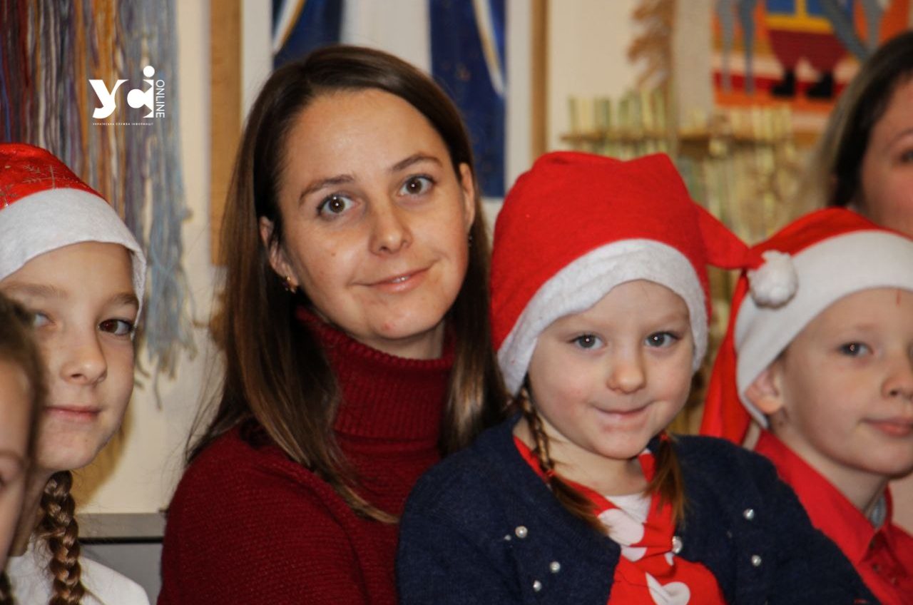 В Одеському Центрі української культури влаштували свято для дітей-переселенців (фото) «фото»