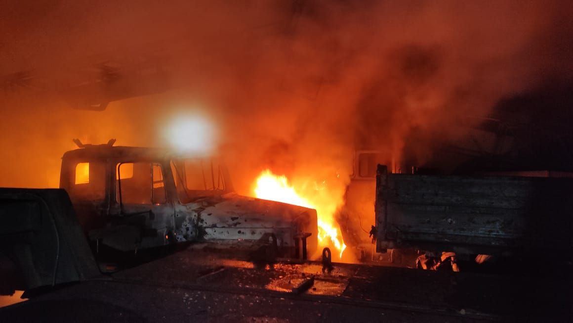 Вночі окупанти обстріляли гаражні   ‎приміщення АТ «Херсонобленерго» (фото) «фото»