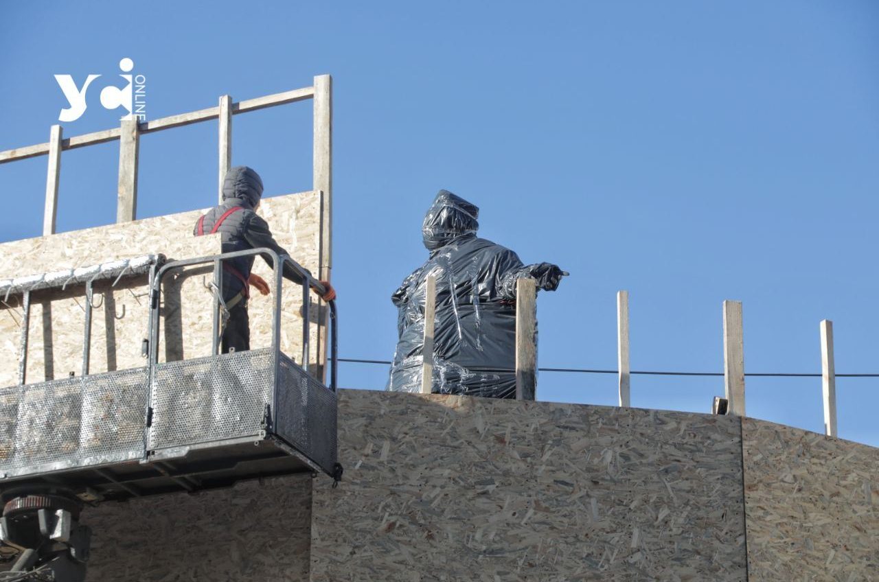 В Одесі розбирають паркан навколо пам’ятника Катерині: можливий демонтаж (фото) «фото»