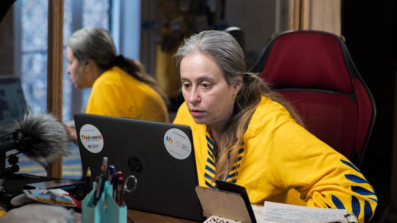 Фундація Олени Зеленської передає 38 тис. ноутбуків українським вчителям «фото»