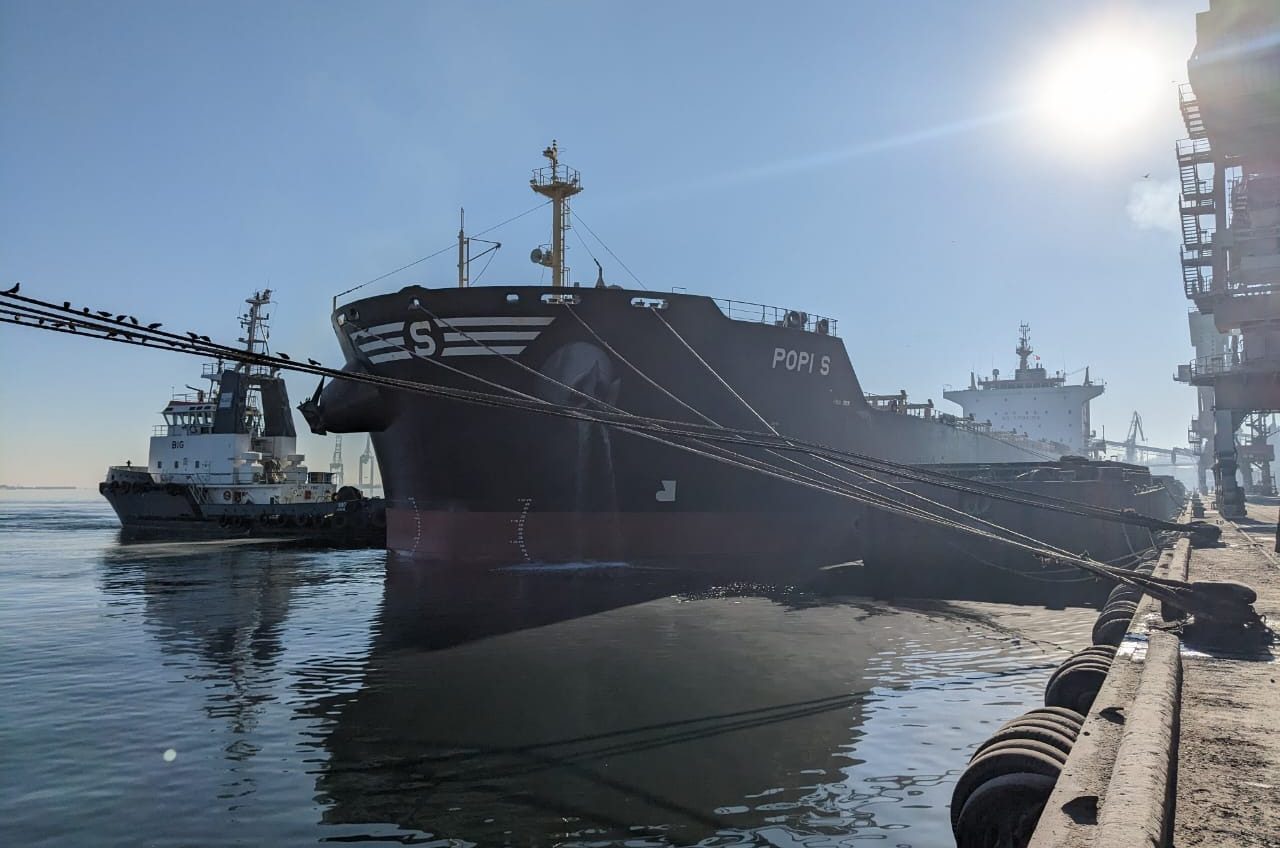 За святкові вихідні з портів Великої Одеси експортували майже півмільйона тонн збіжжя (фото) «фото»