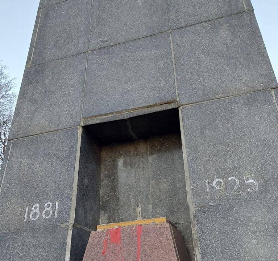 У Подільську знесли пам’ятник Котовському (фото) «фото»