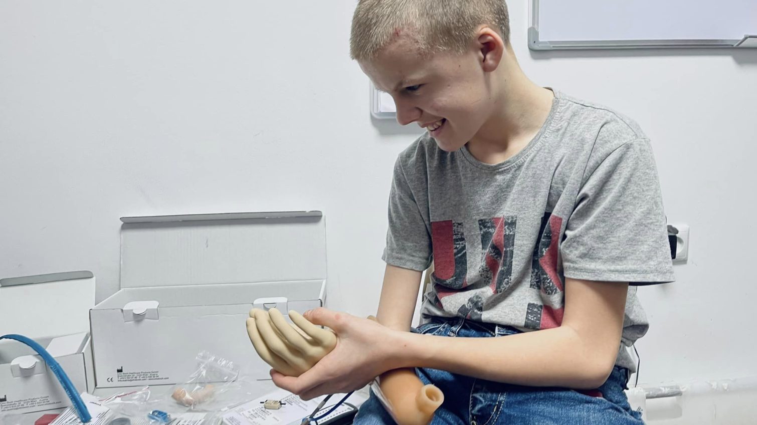 У центрі «Незламні» 13-річному хлопцю з Одещини виготовляють протез (фото) «фото»