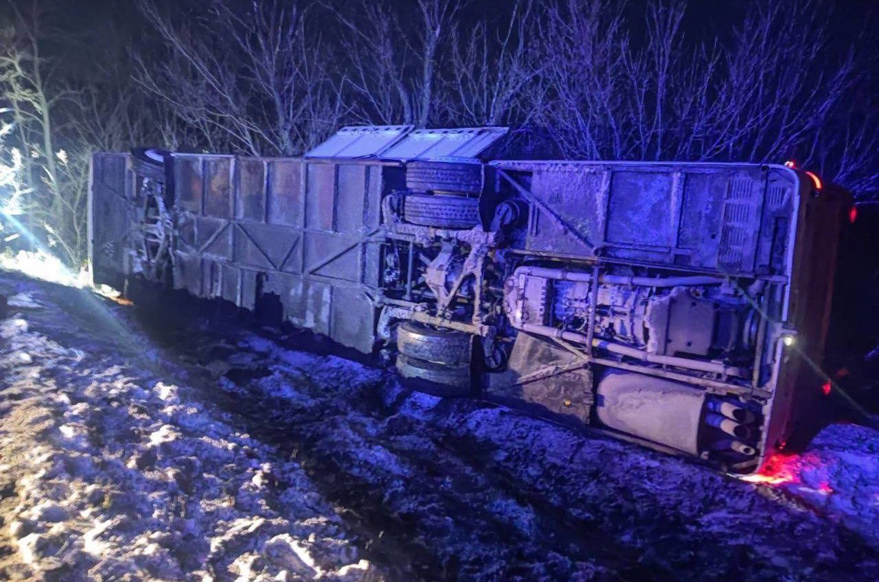 Автобус Кишинів-Одеса, в якому перебувала 21 людина, перекинувся «фото»