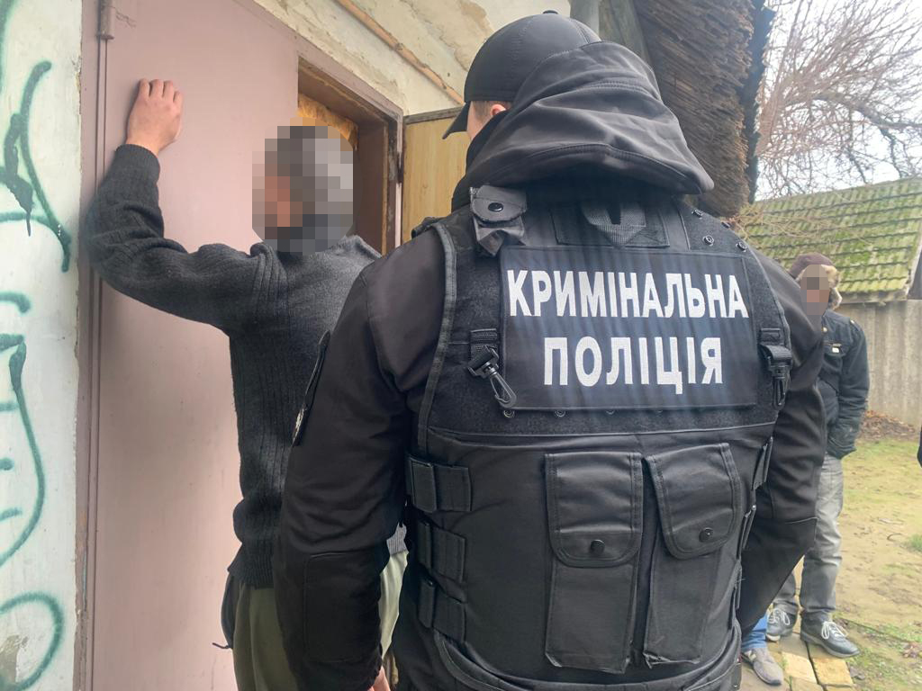 На Одещині рецидивіст намагався продати гранату (фото, відео) «фото»