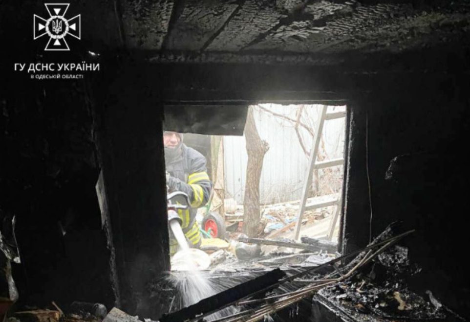У Чорноморці згорів будинок через погану конструкцію печі (фото) «фото»