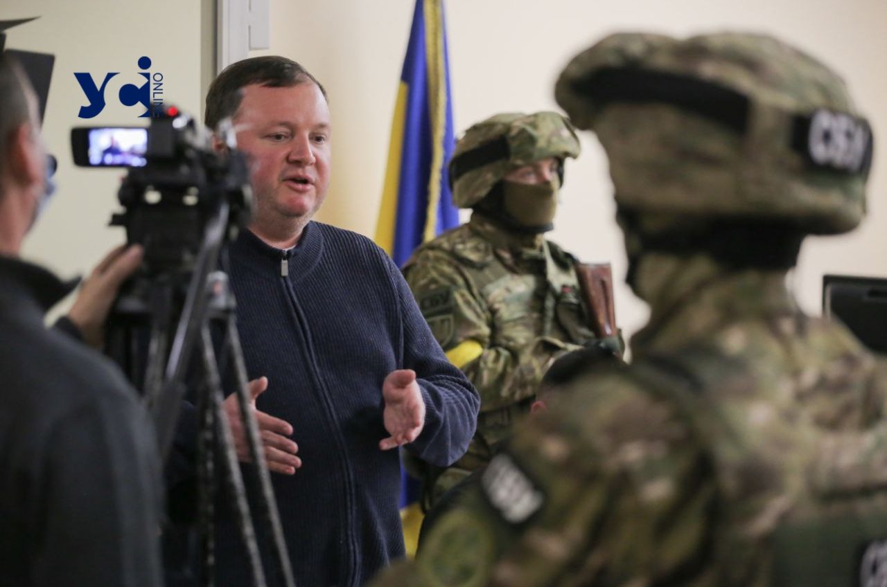 Спійманого на хабарі заступника голови Одеської ОВА звільнено «фото»