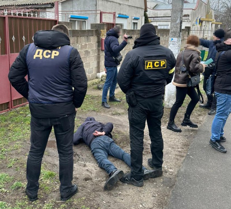 В Одесі на хабарі 2 700 доларів затримали посадовця селищної адміністрації (фото) «фото»