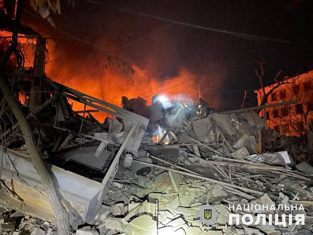 Російські військові зруйнували ракетою житловий будинок у Краматорську (фото, ОНОВЛЕНО) «фото»
