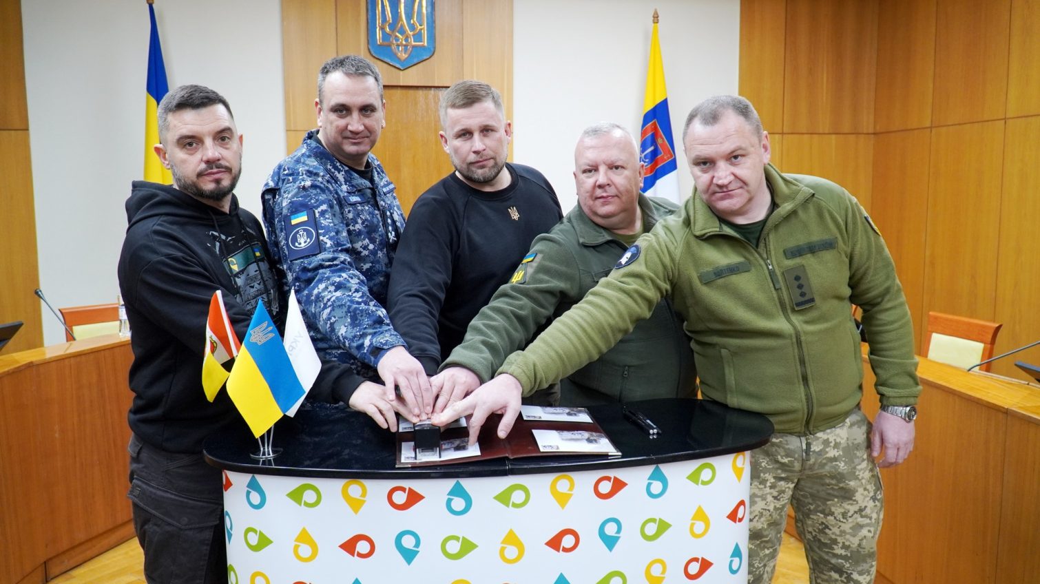 В Одесі за участю головних українських військових Півдня погасили марку з малюнком Бенксі (фото) «фото»
