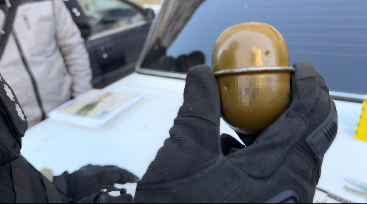 В Одесі затримали чоловіка під час продажу гранати за 2000 грн (фото) «фото»