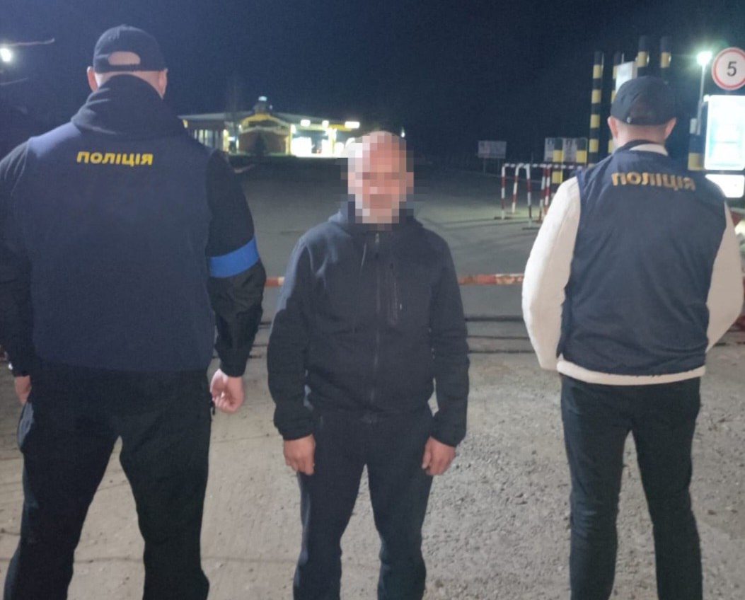 Одеські правоохоронці видворили з України осіб з оточення «вора в законі» «фото»