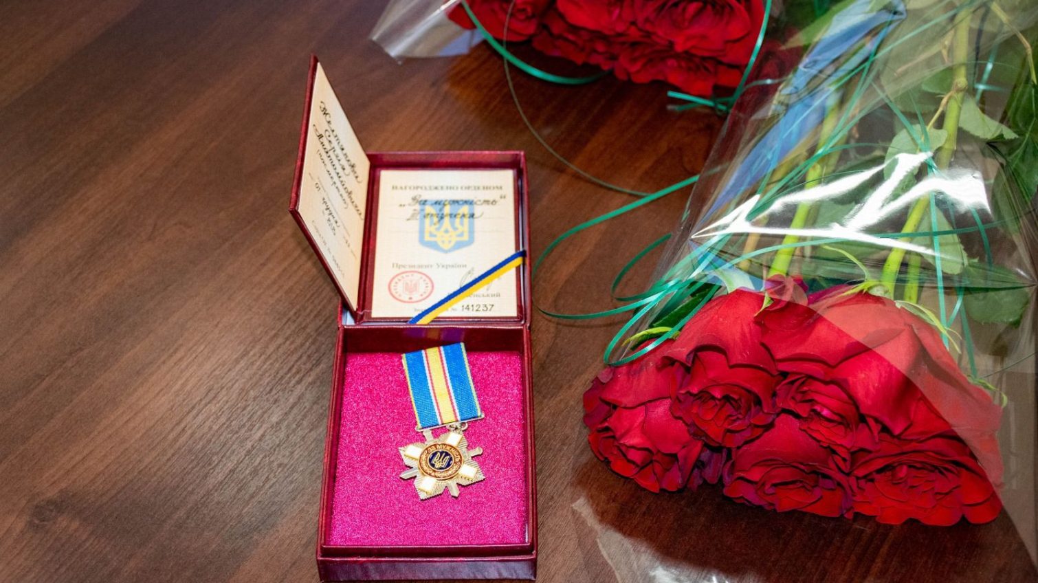 Родині загиблого одеського прикордонника вручили орден «За мужність» (фото) «фото»