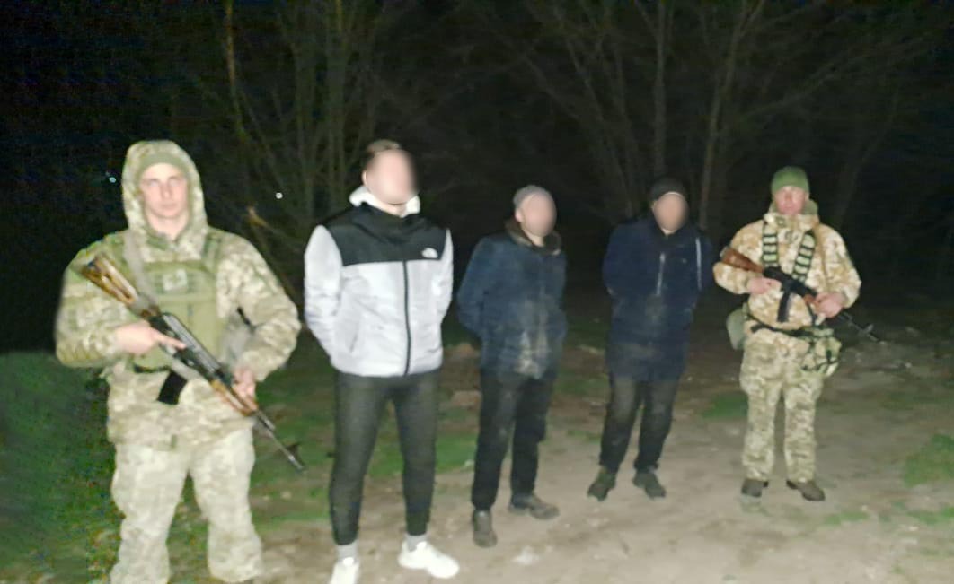 Троє ухилянтів намагались втекти з Одещини до Молдови – їх затримували зі стріляниною «фото»