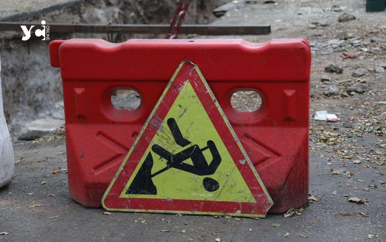 В Одесі частково демонтують пошкоджену казарму «фото»