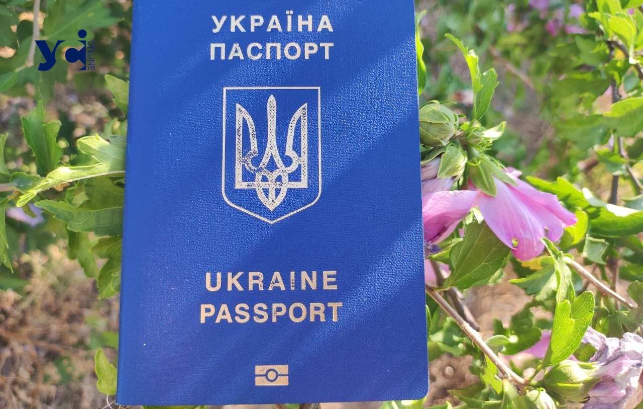 Анулювання закордонних паспортів українців зупинили: що відомо «фото»