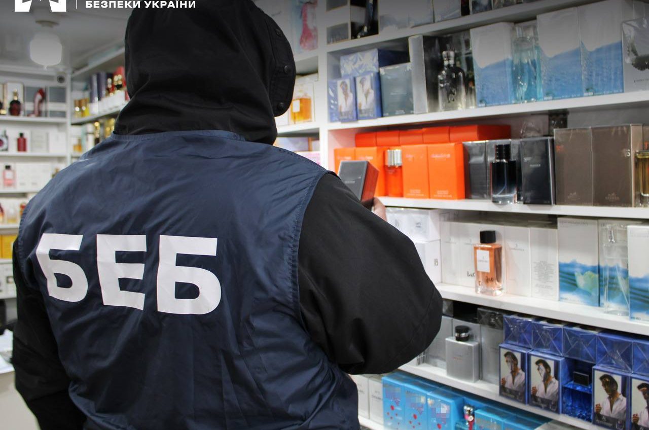 На Одещині заарештували нелегальну парфумерію на 70 млн грн (фото, відео) «фото»