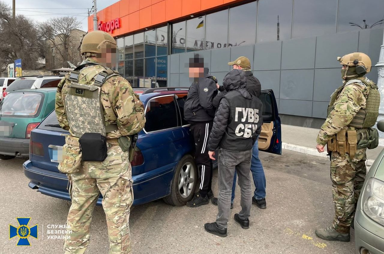 На Одещині заарештували шахрая, який вимагав 10 тис доларів від родичів загиблого захисника (фото) «фото»