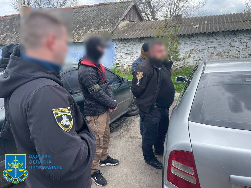 Покривав наркодилера за 2 тис. доларів: на Одещині судитимуть поліцейського (фото) «фото»