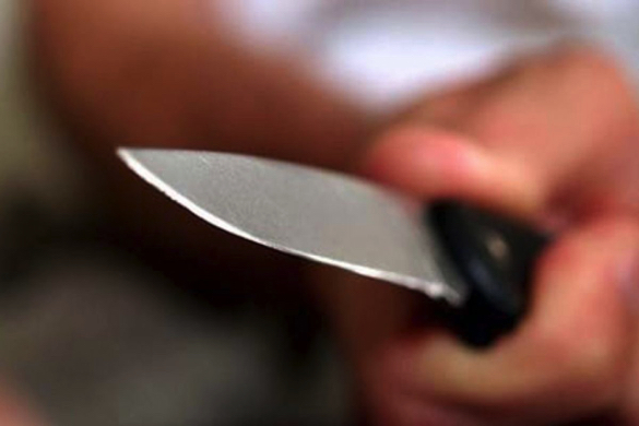 Мешканка Одеської області вдарила чоловіка ножем у шию  «фото»