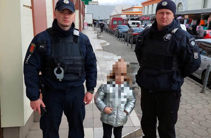 Біля Привозу в Одесі знайшли маленьку дівчинку, яка загубилася «фото»