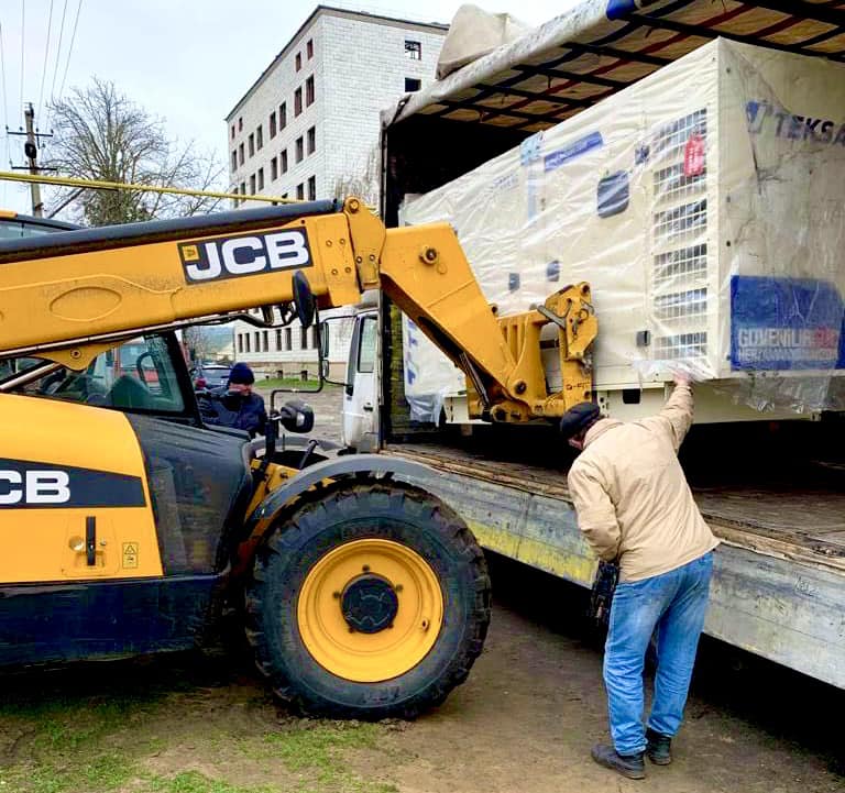 Районна лікарня на Одещині отримала машину швидкої допомоги та потужний генератор (фото) «фото»