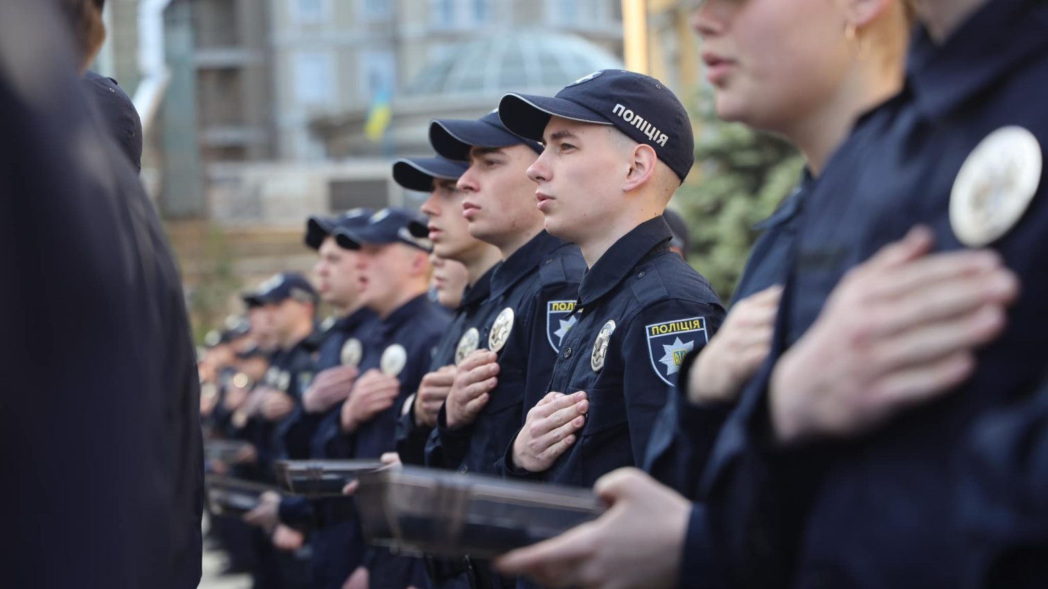 В Одесі молоді офіцери поліції отримали свої перші погони (фото) «фото»