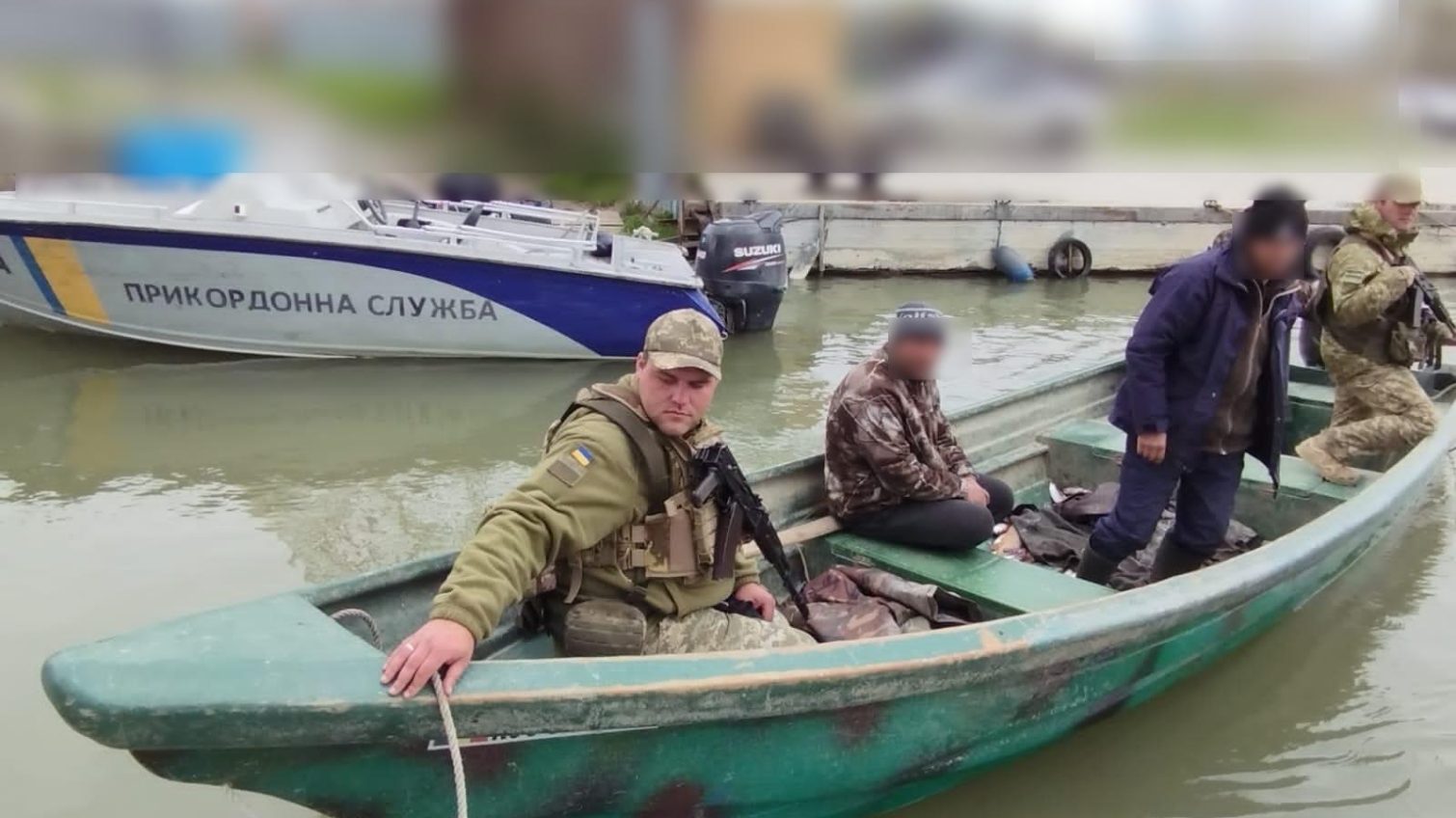 Українськи прикордонники затримали на Дунаї човен з трьома громадянами Румунії (фото) «фото»