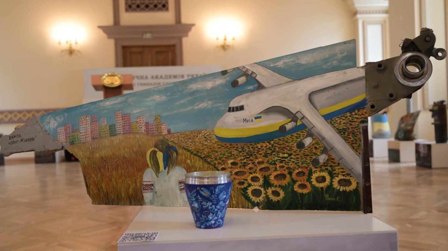 Річниця з деокупації: у Києві відкрили виставку картин на рештках російських ракет (фото) «фото»