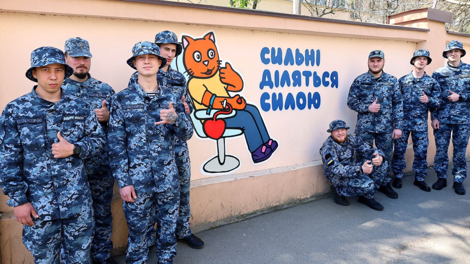«Моя кров теж воює»: в Одесі військовослужбовці стали донорами (фото) «фото»