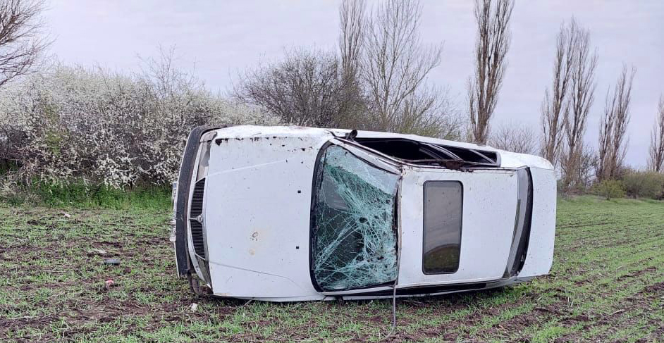 Смертельна аварія: в Одеській області перекинулася автівка (фото) usionline.com Смертельна аварія: в Одеській області перекинулася автівка (фото) «фото»