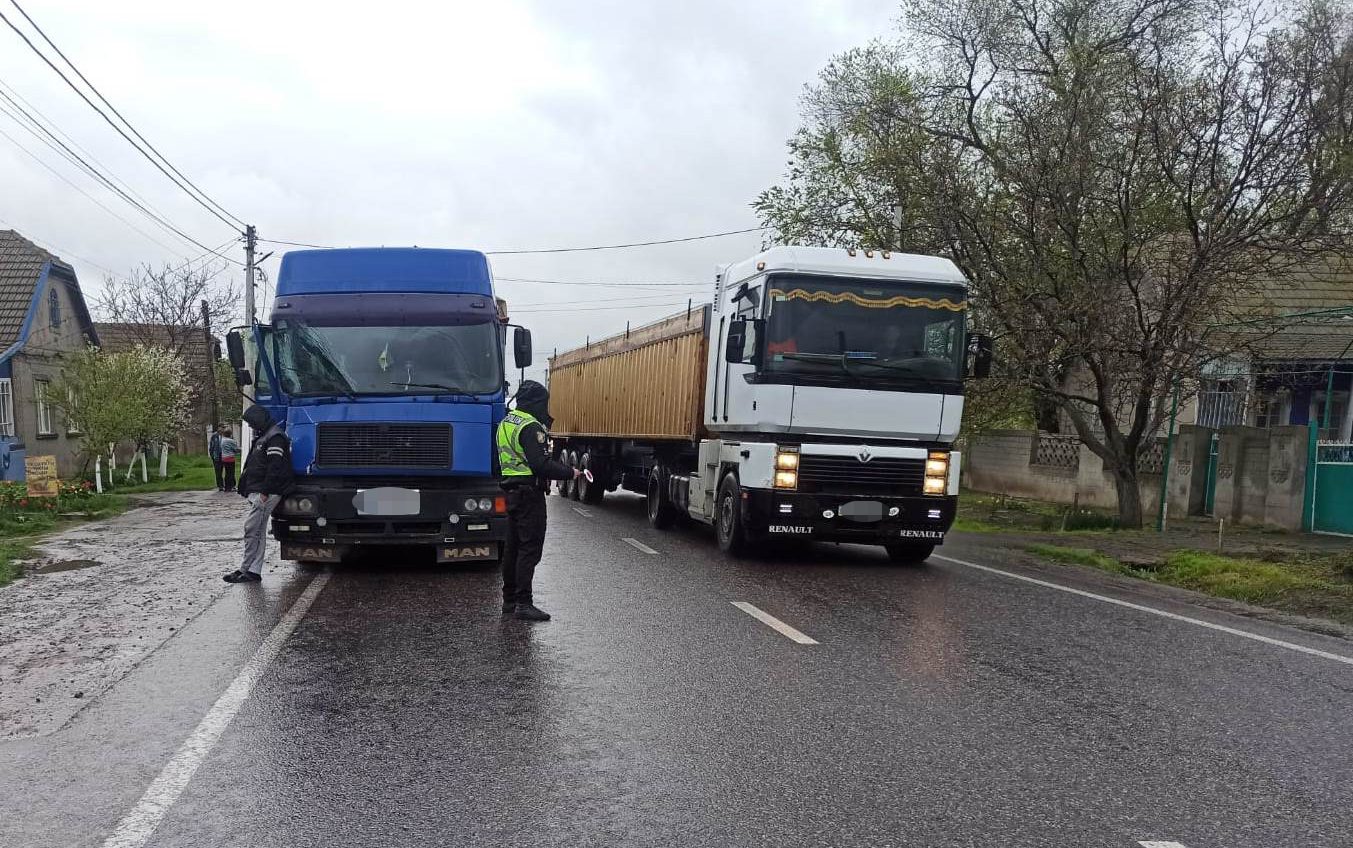 Смертельна аварія на трасі Одеса-Рені: фура збила пішохода (фото) «фото»