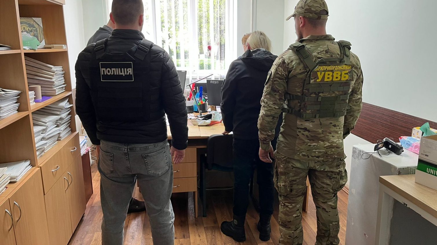 На Одещині організували незаконну схему виїзду за кордон через підроблені документи про опікунство (фото, відео) «фото»